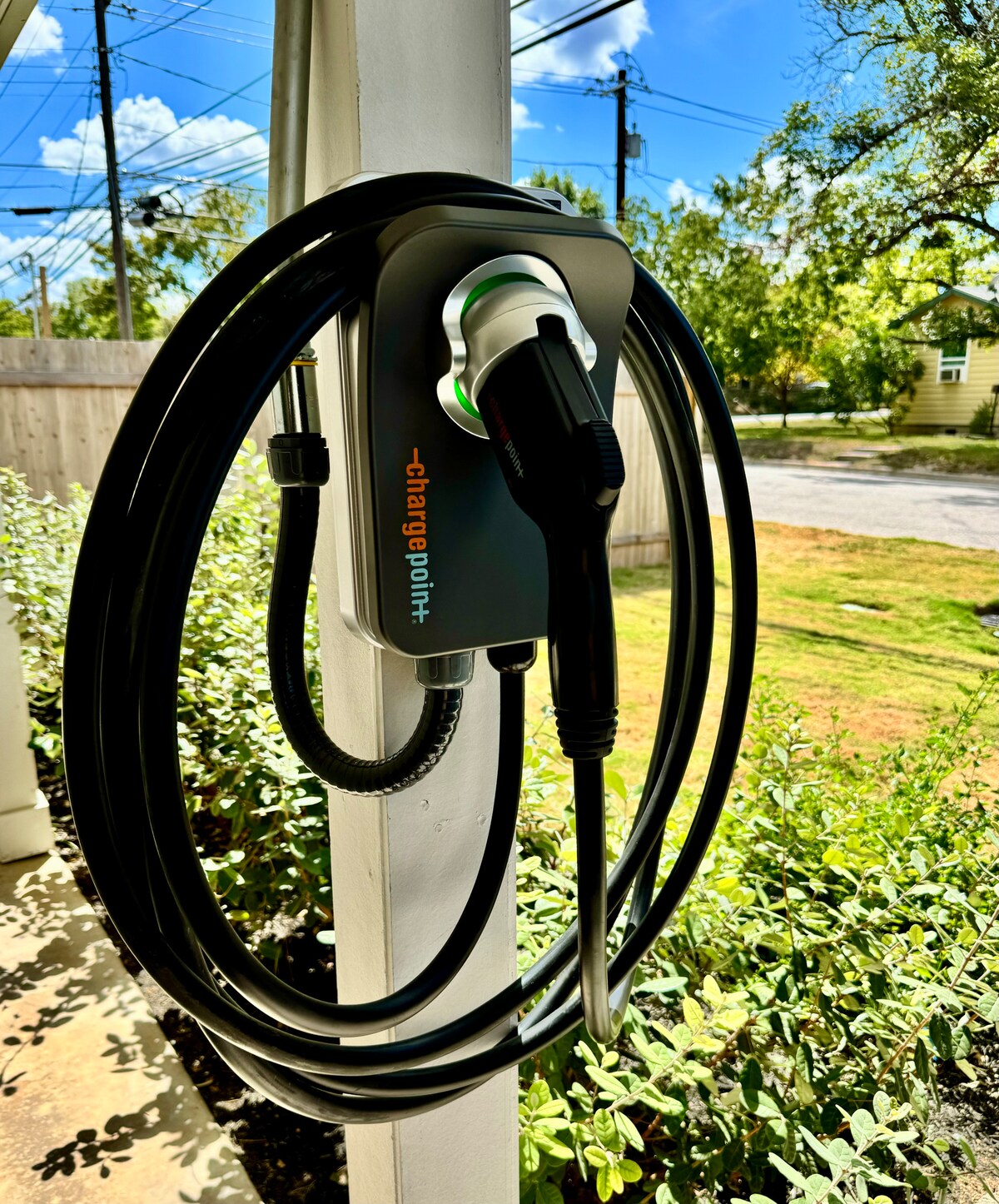 Modern Luxury House Mins to Downtown & EV Charger