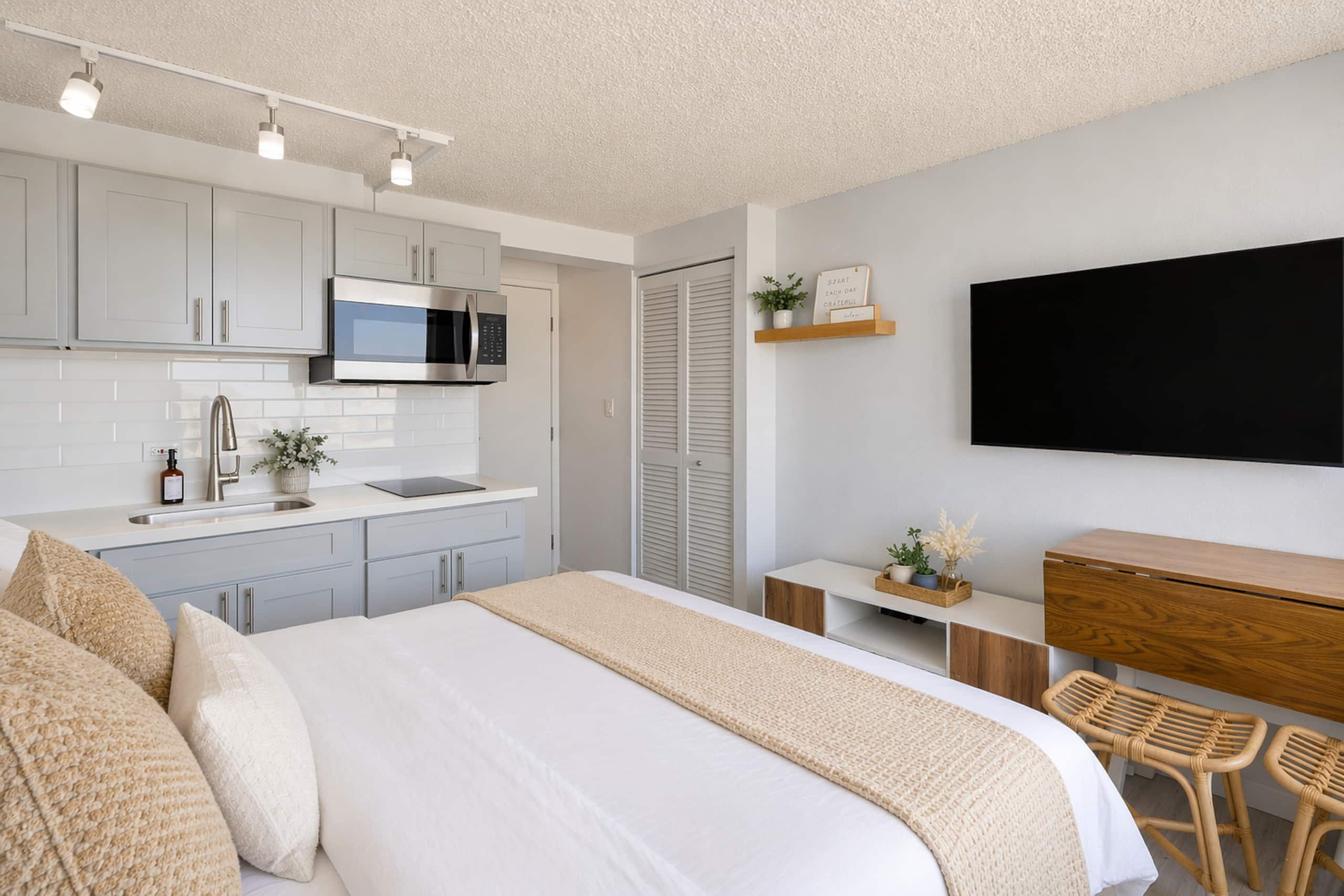 Oceanview Oasis: 27F Dual Units A + B - Image 13