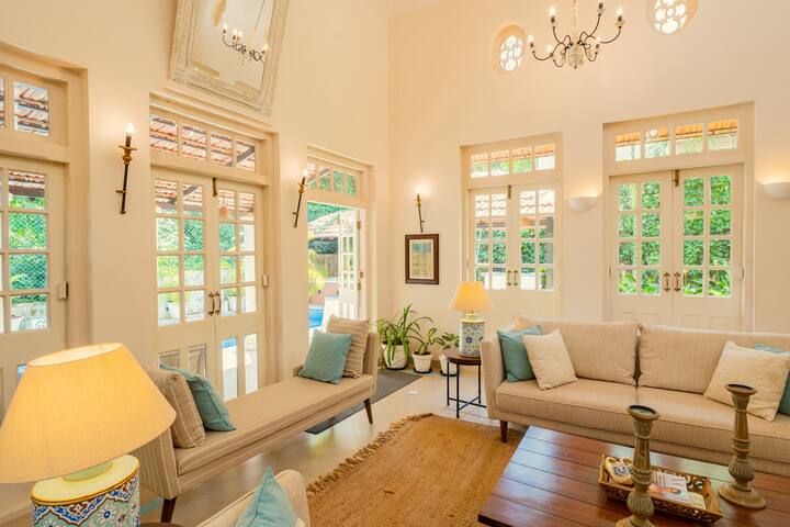 Living room image 7