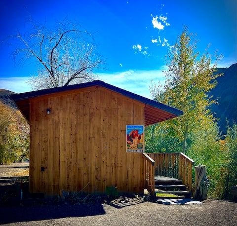 Riverfront National Parks Breakfast Upscale Cabin