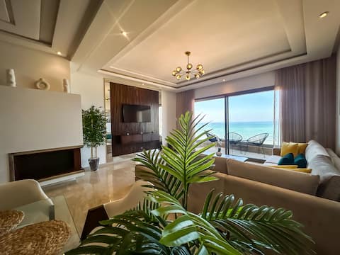 Beachfront luxury apartment
