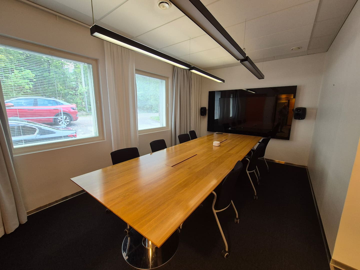 Airb2b Espoo, Iso Neuvotteluhuone Ja Majoitustila 5