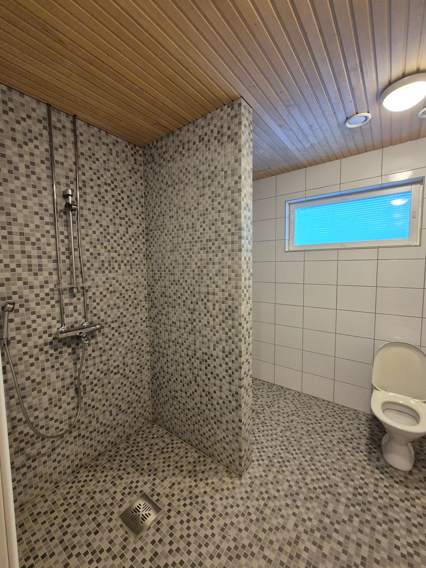 Airb2b Espoo, Iso Neuvotteluhuone Ja Majoitustila 4