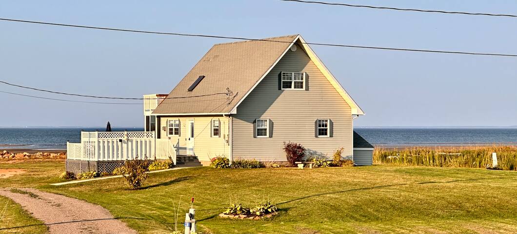 Reflections Ocean Front Cottage gallery image 2