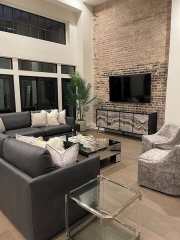 Charming Loft with Exposed Brick gallery image 2