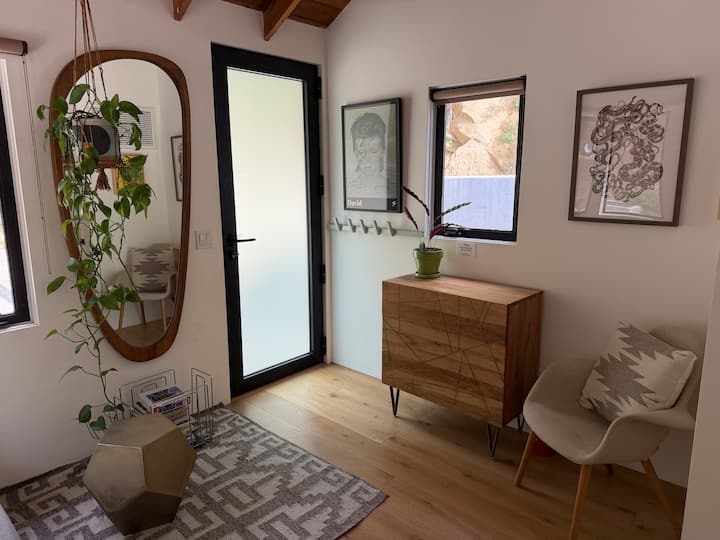 Zen Studio Space With Cozy Loft! - Los Angeles, CA