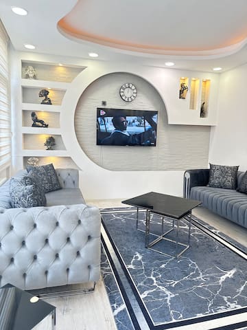 great location luxury apartment