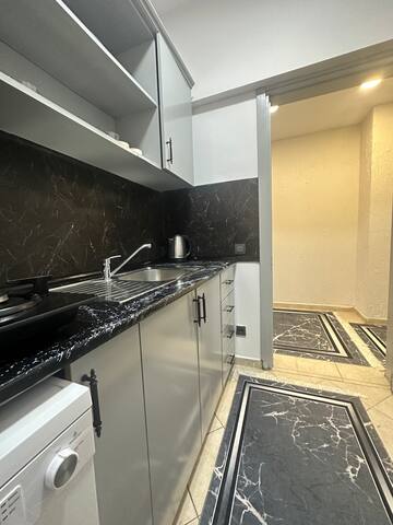 great location luxury apartment gallery image 3