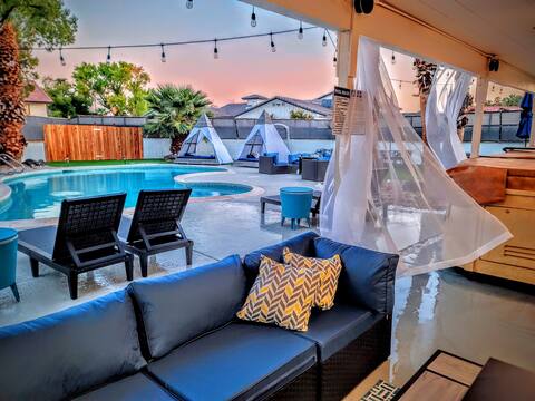 #103 Epic Vila w/Pool & Spa: mins to LVStrip/UNLV