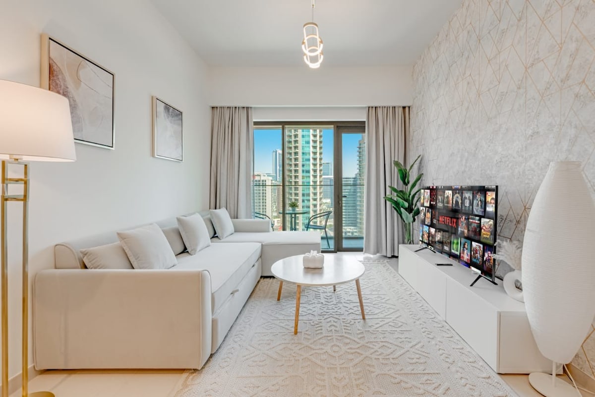 Popular Airbnb listing: 5-min walk to Burj Khalifa & Dubai Mall, Burj Pool in Burj Khalifa