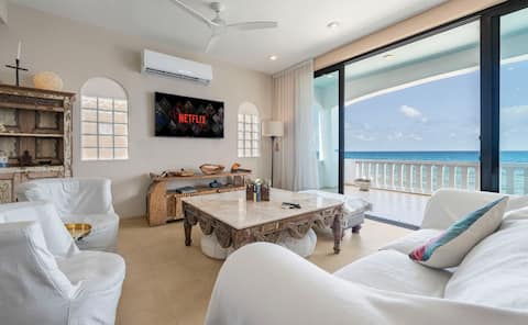 Top Airbnb: Casa De Jolly Oceanfront with private beach in Quintana Roo