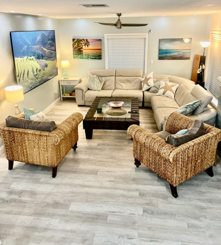 4 Minute Walk 2 Ocean. Heated Pool. 100”tv. - Fort Lauderdale