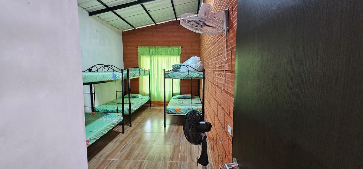 ✨Соба со дрвени колиби наменета за групен одмор, удобна и подготвена за тивок престој.✨