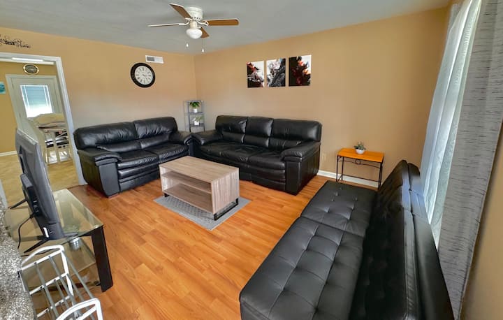 Ft.campbell Sleeps 6 “Cozy-getaway”  (Entire Home) - Clarksville, TN