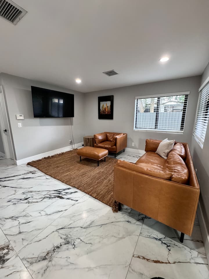 Oasis Paradise - Pembroke Pines, FL