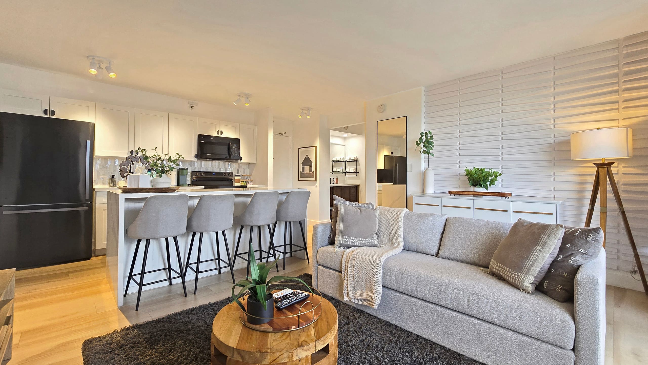 Modern & Chic Premium 1BR-Waikiki Beach w/Parking~ - Image 3