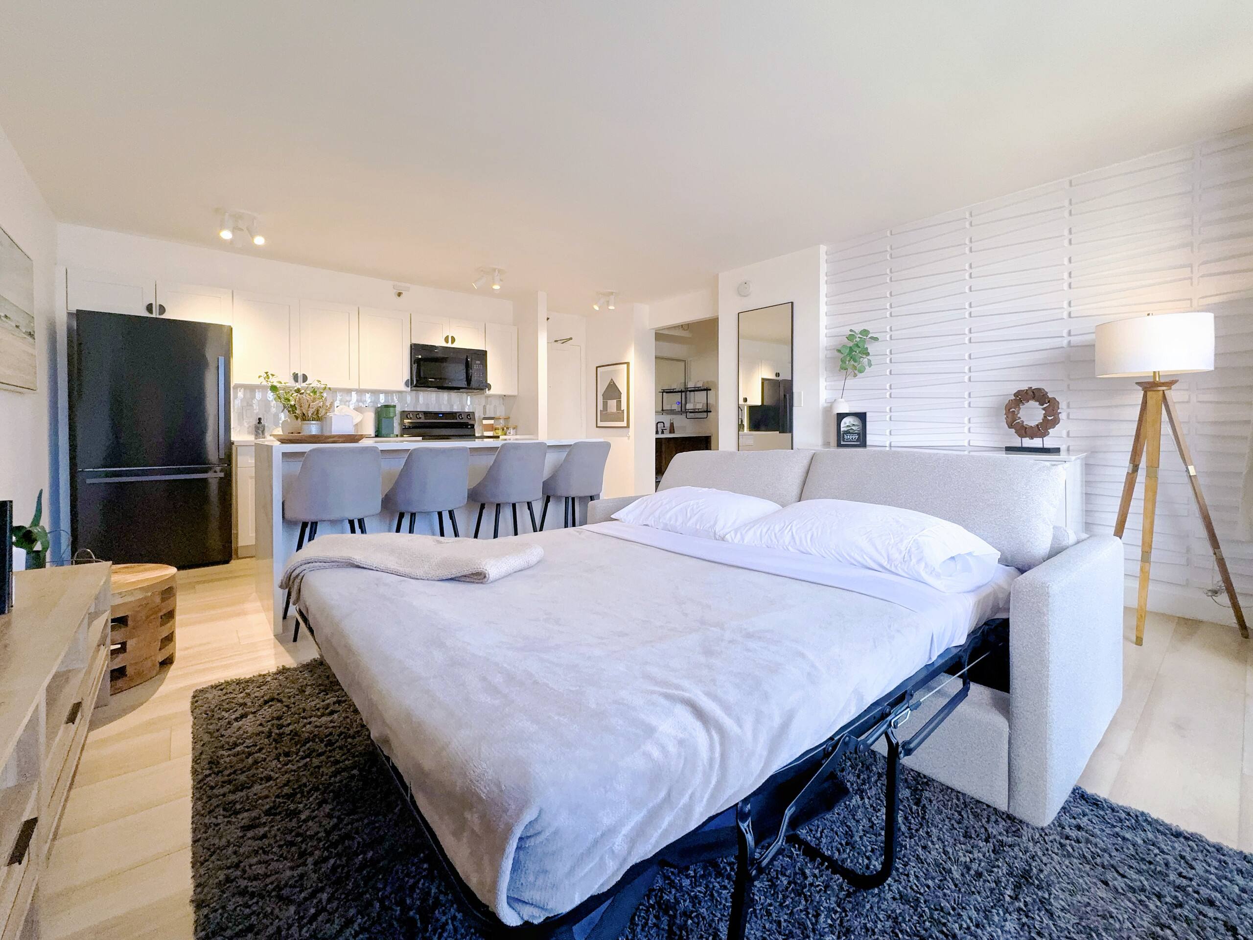 Modern & Chic Premium 1BR-Waikiki Beach w/Parking~ - Image 9