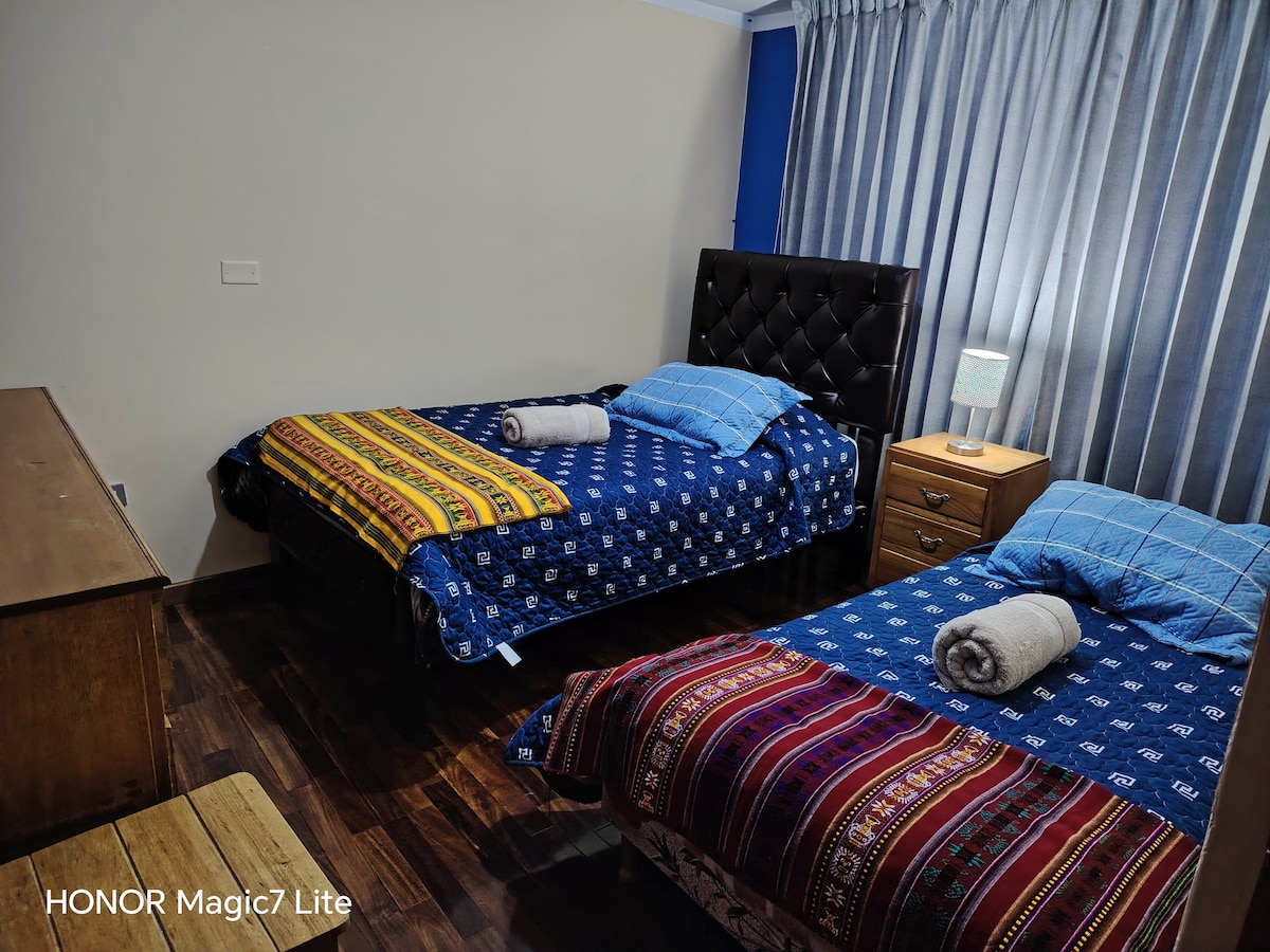 SOBA 2, S 2 KREVETA, ORMAROM, ŠIROKIM PROSTOROM, KAO I DRUGE DVIJE SOBE IMAJU PRISTUP INTERNETU, DODATNE POPLUNE TAKO DA MOŽETE IMATI UGODNE NOĆI.