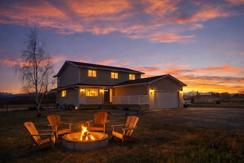 7BR | Hot Tub • Sauna • Games | 15 Min to Waterton