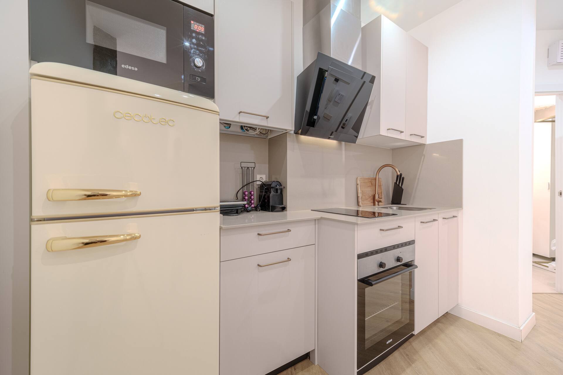 Apartment in La Latina for 6, just a stone's throw from El Rastro. — photo 3