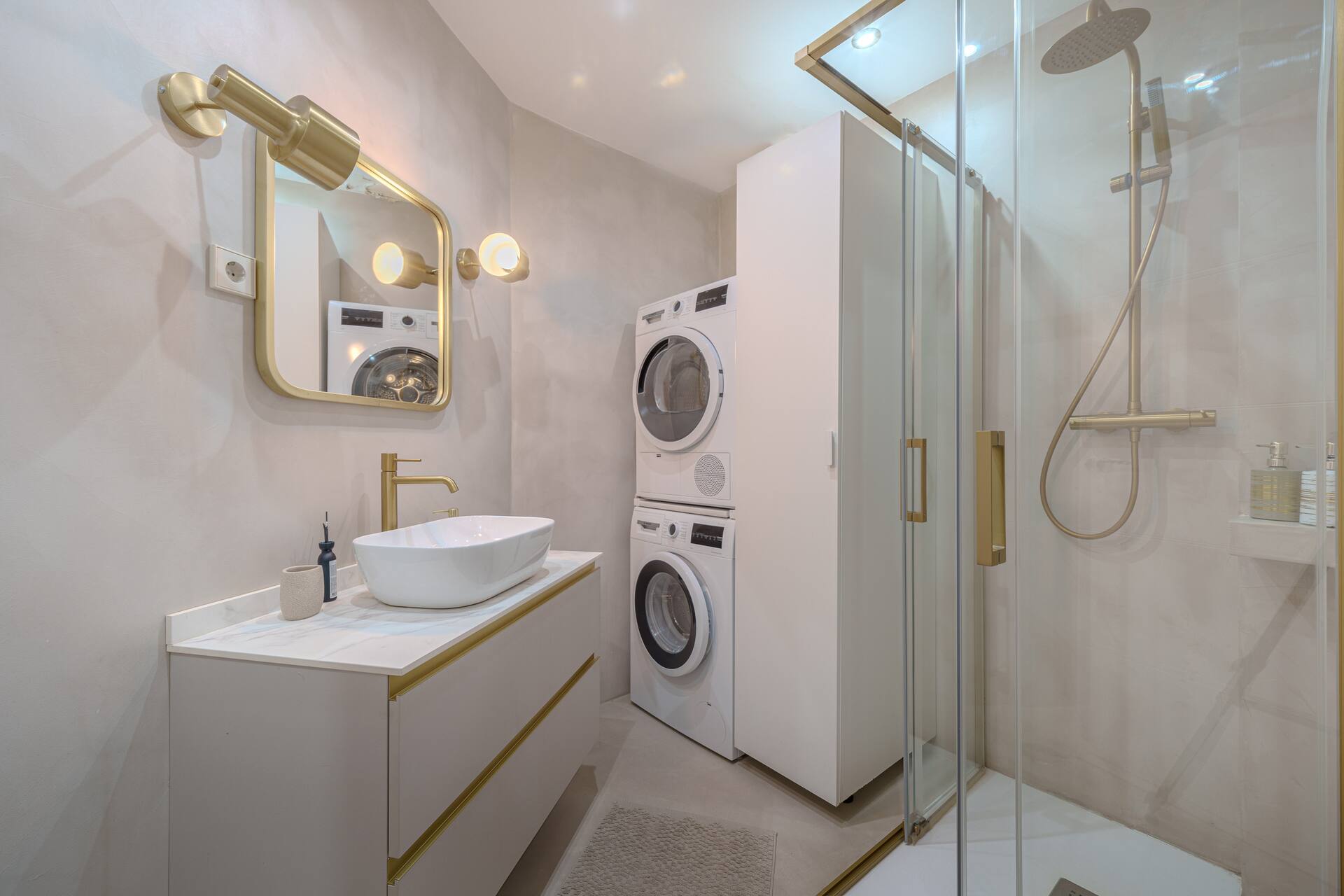 Apartment in La Latina for 6, just a stone's throw from El Rastro. — photo 4