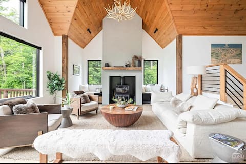 Successful Airbnb property: NEW Modern Cabin 8 mins from Skiing-Hot Tub & Gym in Windham