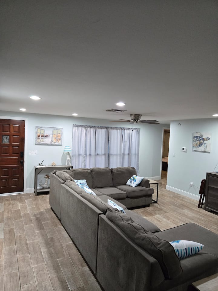 Pool Home Near Beaches - Holiday, FL