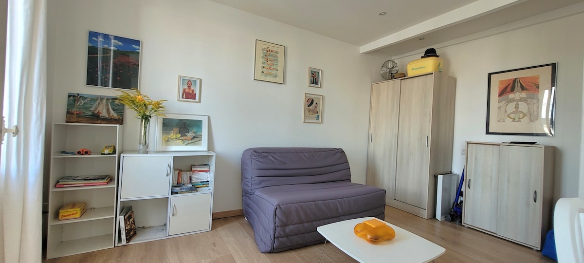 Top Airbnb: Studio, balcony, 50 m from beach in Mers Les Bains