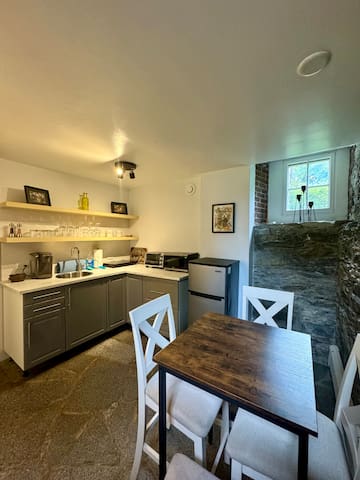 Historic Clifden Manor Apartment