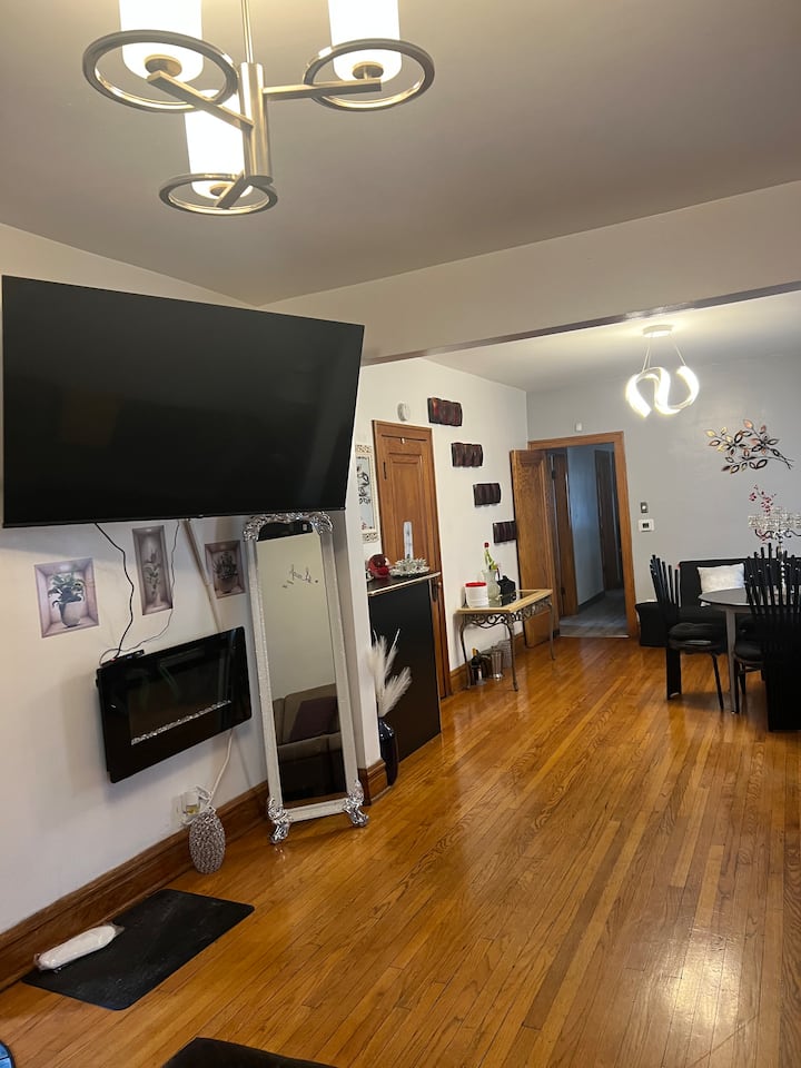 3 Bedrm Apt 20 Mins To Midway Airport & Downtown - Worth, IL