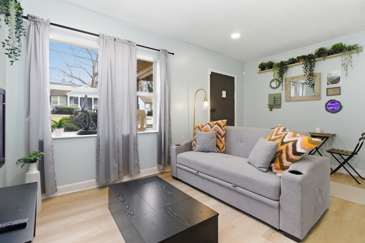 Successful Airbnb property: Home near beltline in ATL near Mercedes stadium in Ashview Heights