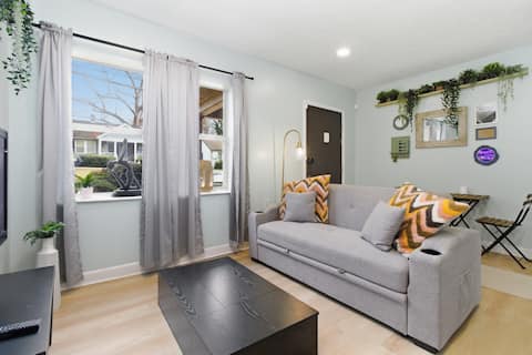 Successful Airbnb property: Home near beltline in ATL near Mercedes stadium in Ashview Heights