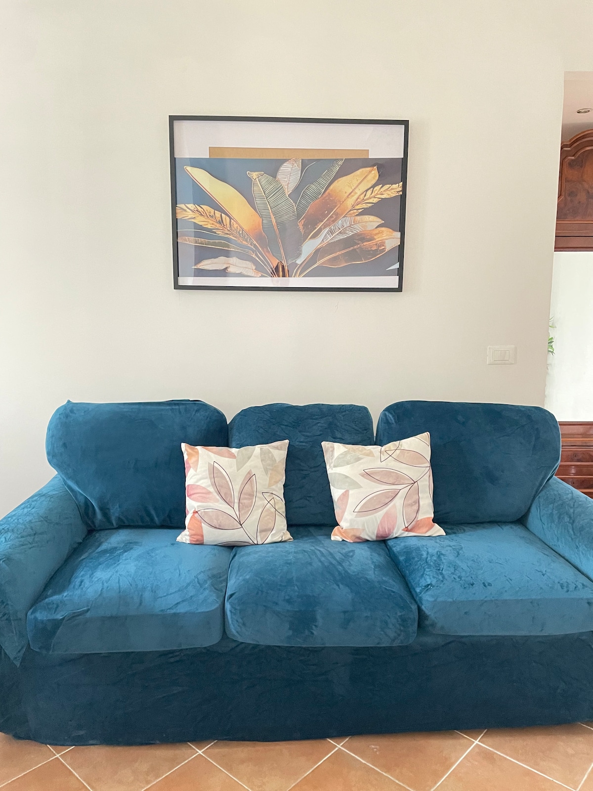 Cómodo sofá para descansar después de largos días de turismo en Roma. Se convierte en una cama.