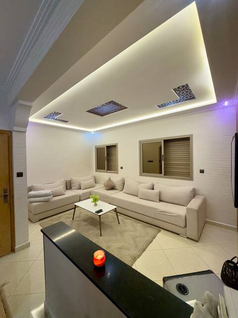 Modern and luxurious apartment Clean, high-end bed