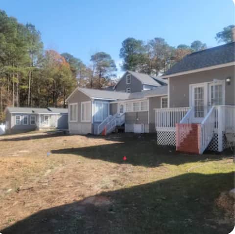 The Hoskins House 2, 4