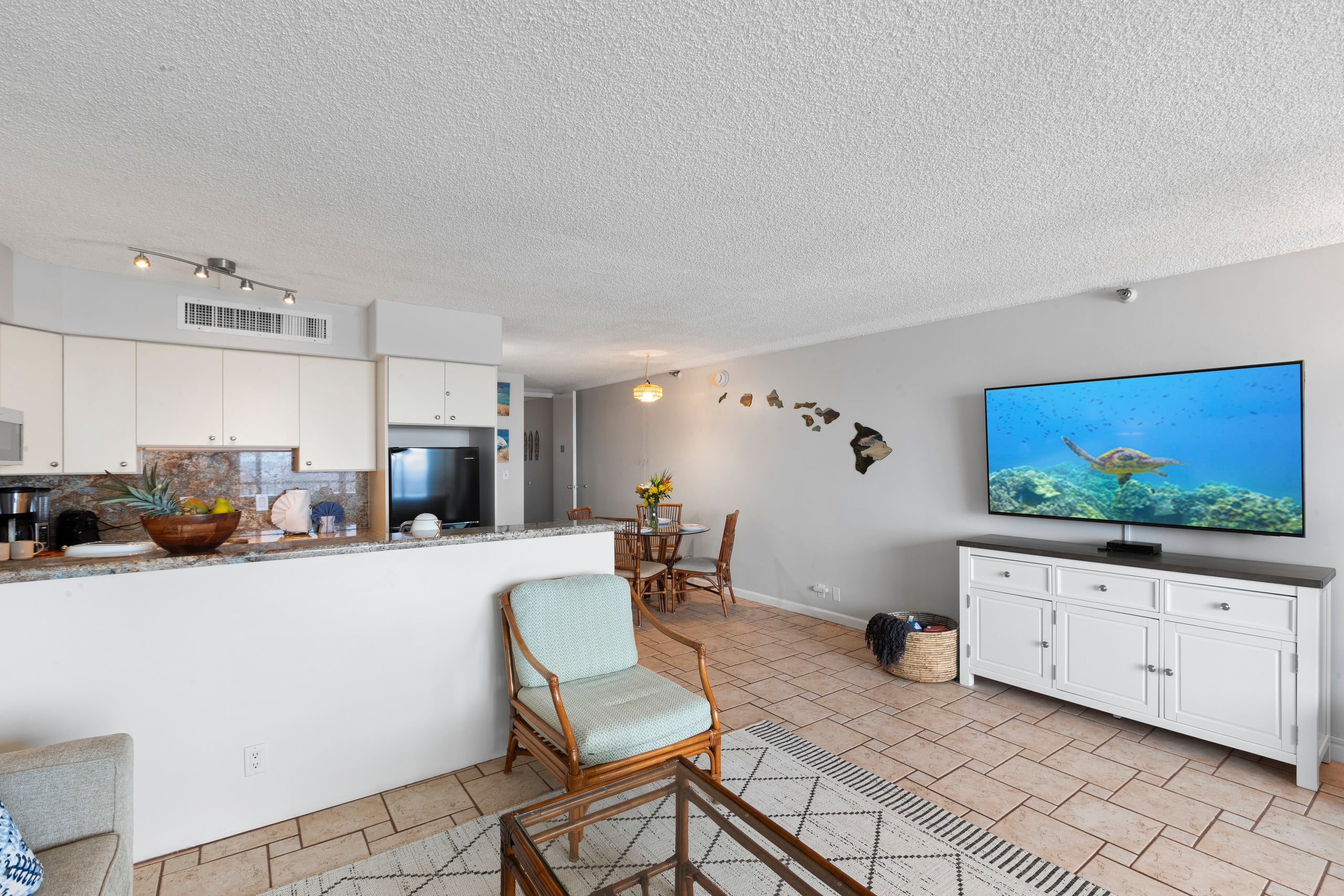 Condo in Lahaina · ★4.97 · 1 bedroom · 2 beds · 1 bath - Image 7