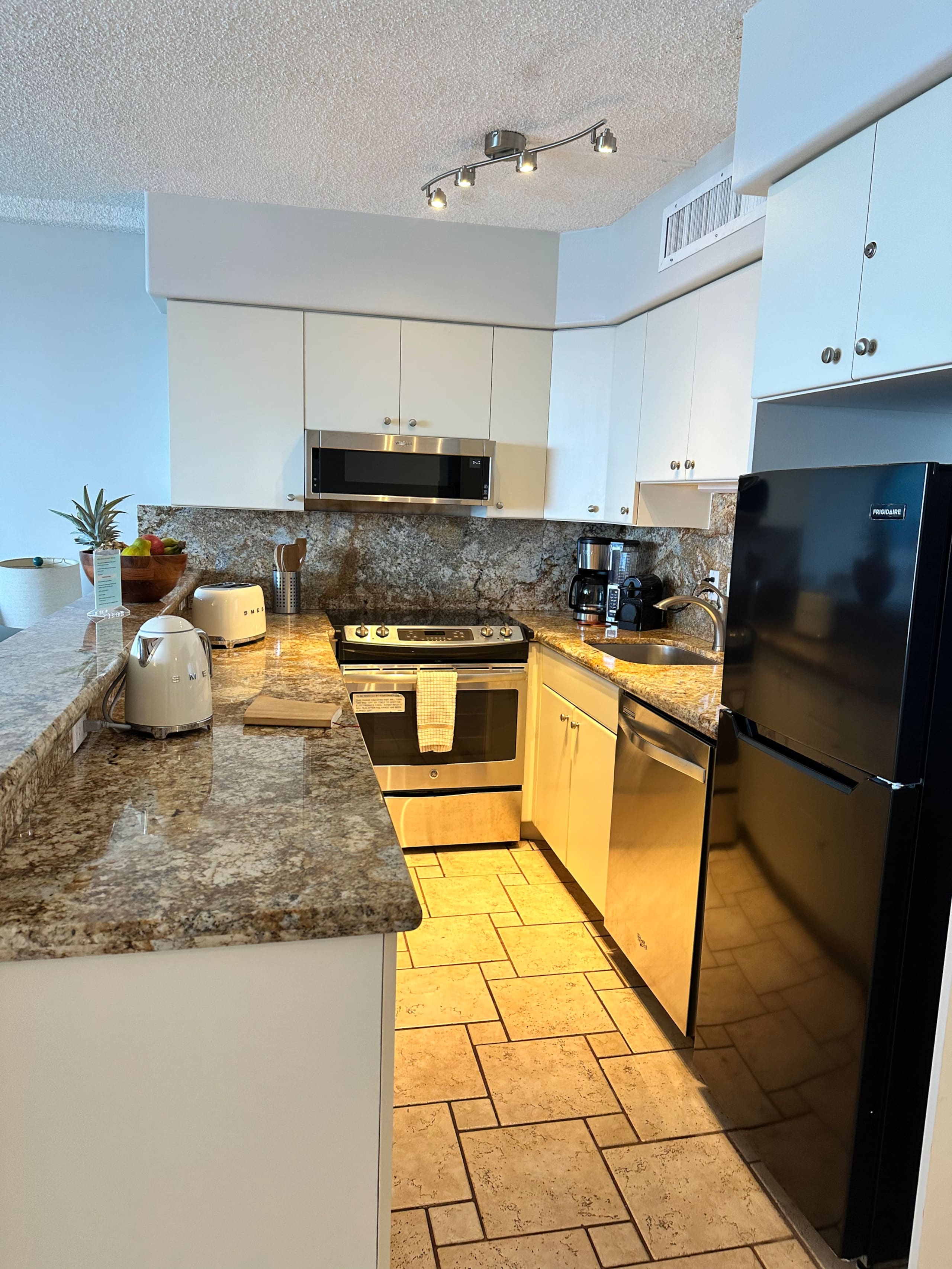 Condo in Lahaina · ★4.97 · 1 bedroom · 2 beds · 1 bath - Image 13