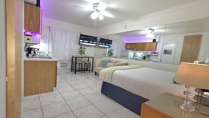 Ocean Drive Pool/beach Direct/ Free Parking - Miami Beach, FL