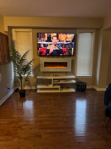 4 Bedroom Luxury Barrhaven House gallery image 2