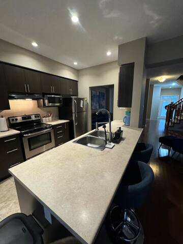 4 Bedroom Luxury Barrhaven House
