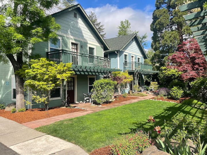 Abbott's Cottages - Avocet - Ashland, OR
