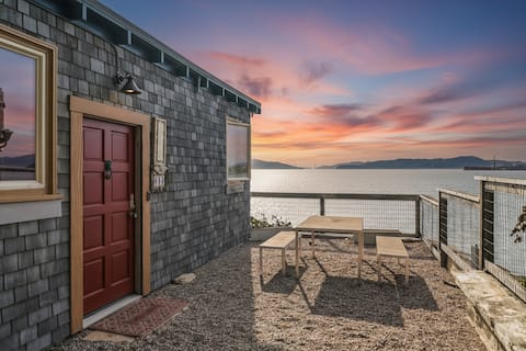 Waterfront Home - Modern WFH SF Getaway