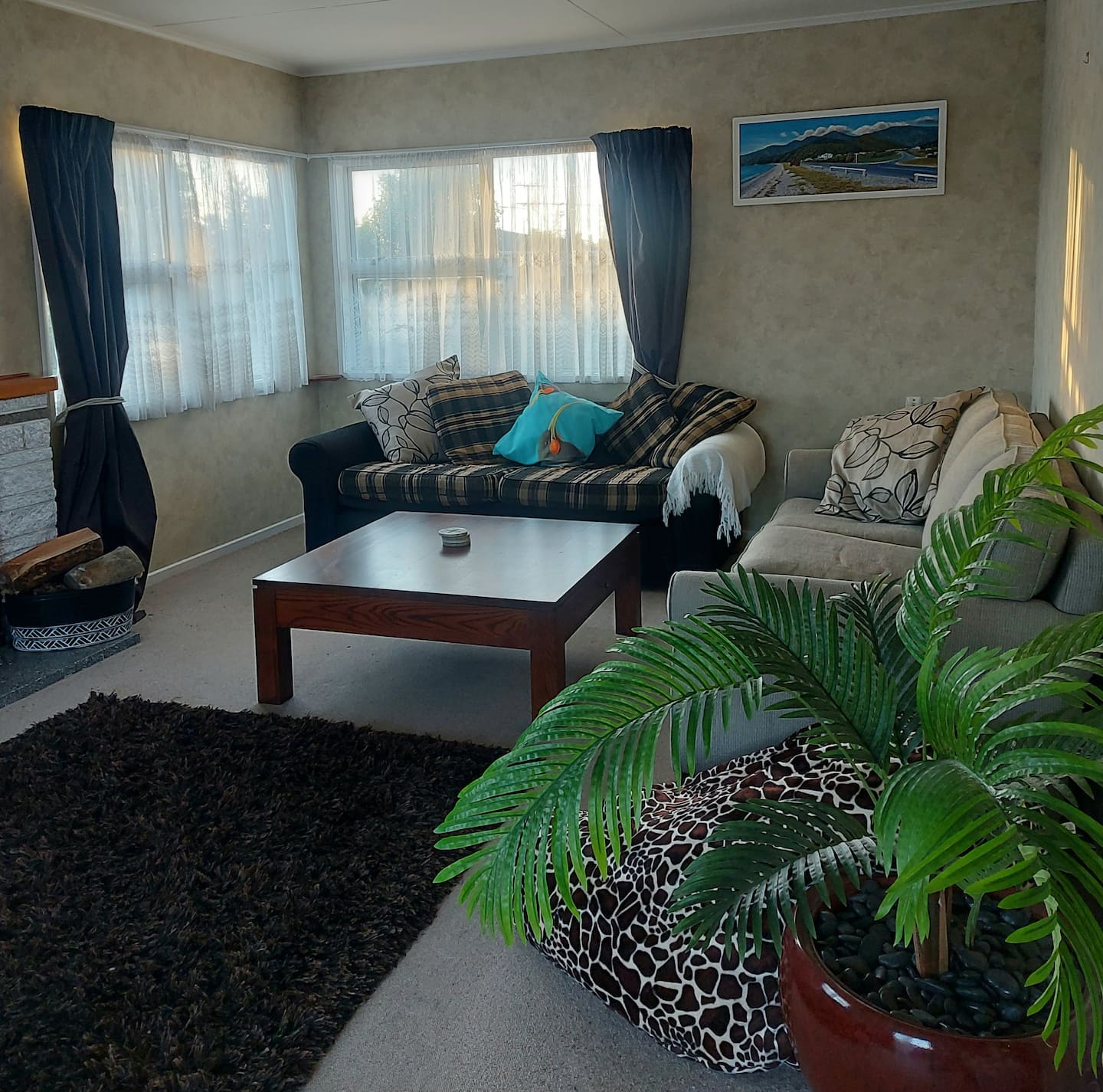 Three Doors.  Whole  Home 3 Bdr,s  Central Motueka 2