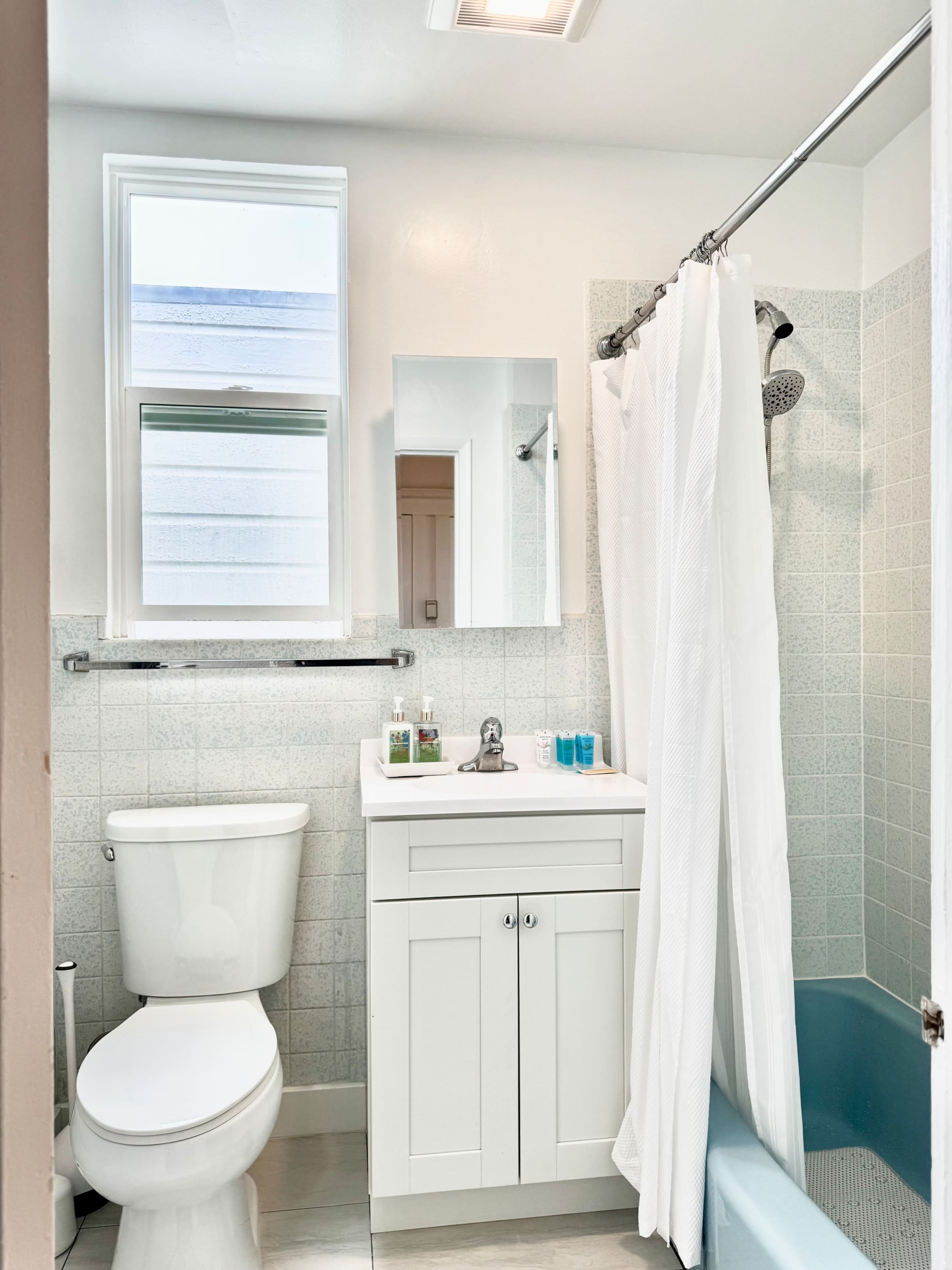 Home in San Francisco · ★4.95 · 3 bedrooms · 3 beds · 1 bath - Image 13