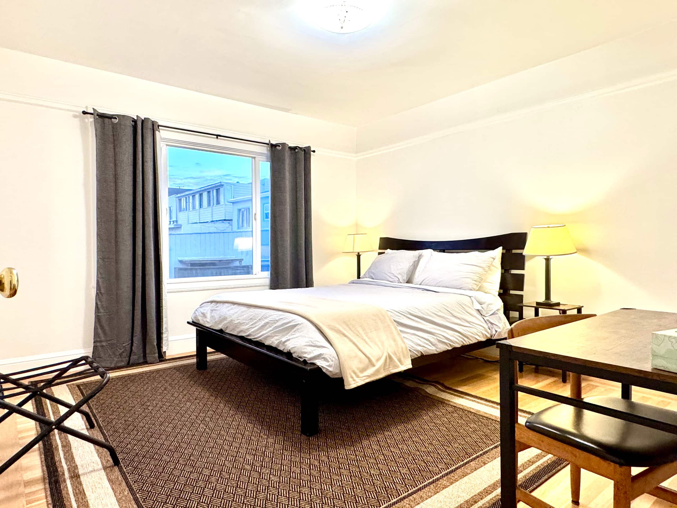 Home in San Francisco · ★4.95 · 3 bedrooms · 3 beds · 1 bath - Image 12