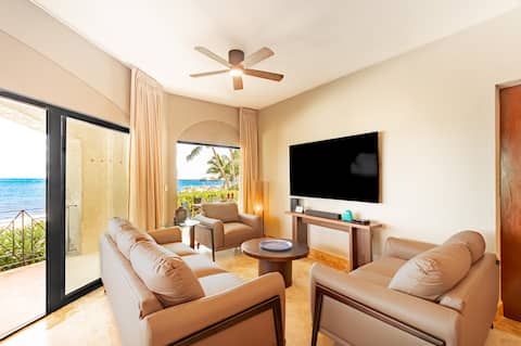 Popular Airbnb listing: Condo Sits Over The Beach! Steps to 5th Ave & Maid in Centro