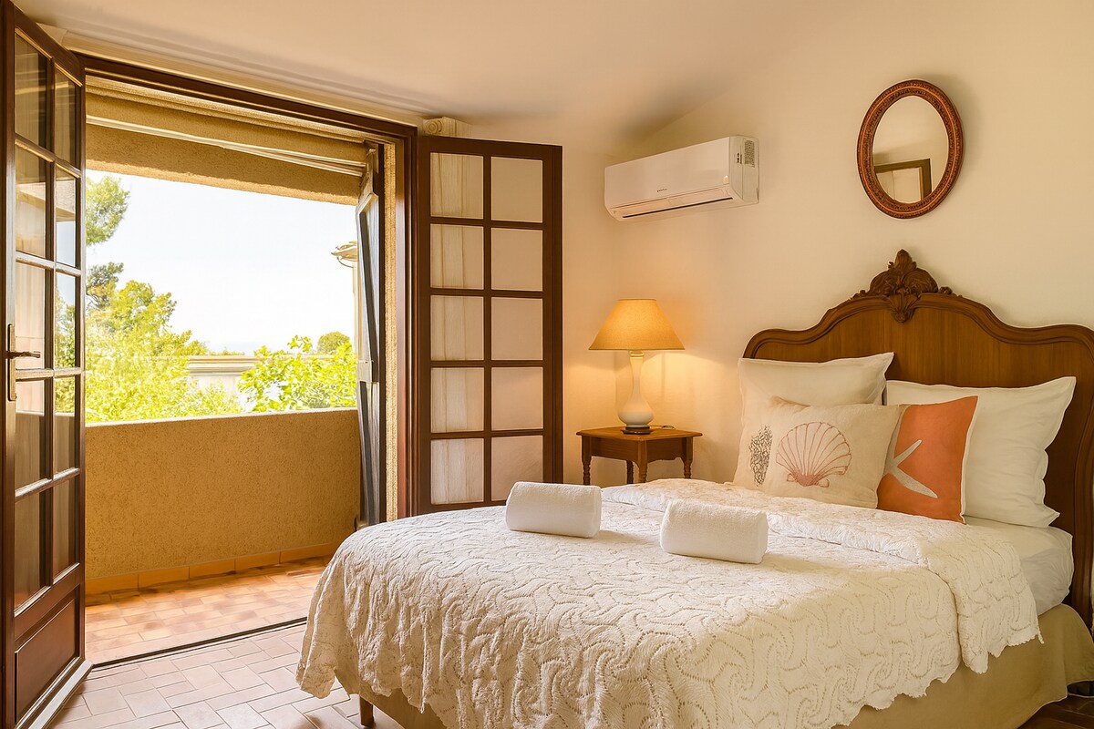 Chambre - Linge de lit et de toilette inclus.