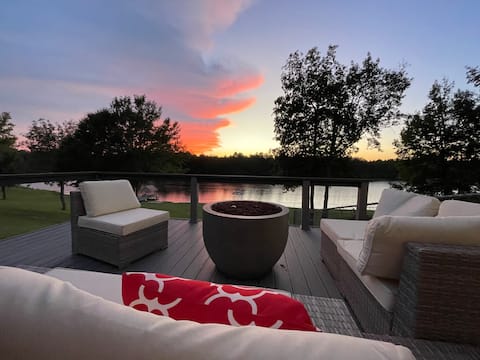 Lakeside Runway Retreat