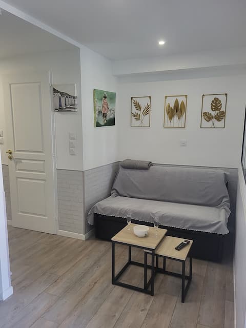 Successful Airbnb property: Single-storey Studio V with private terrace, pool in La Flotte