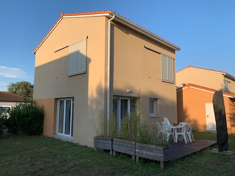 Maison + jardin + parking